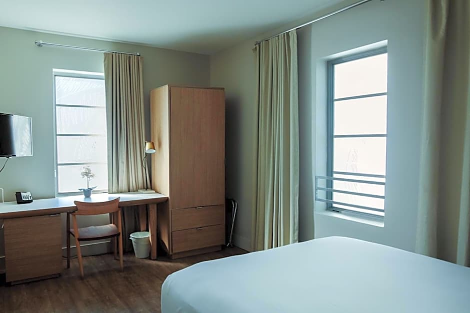 Photo 1 of 9 of Deluxe 1 Queen Bed, Accessible