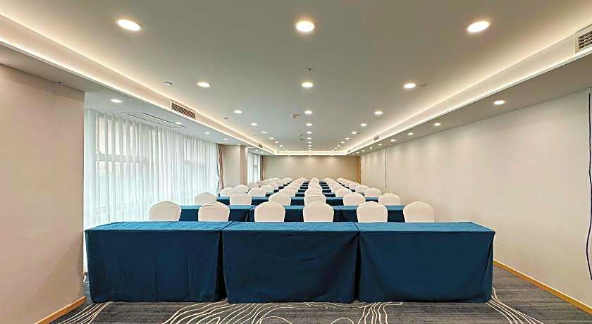 Holiday Inn Express Qingdao City Center By IHG
