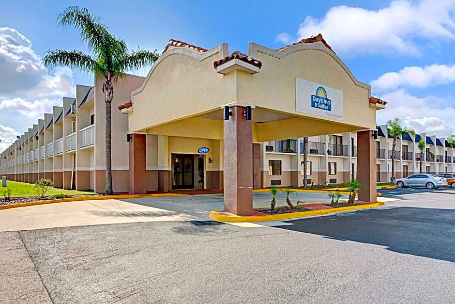 Days Inn & Suites by Wyndham Tampa/Fairground/Casino Area