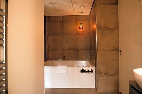 Deluxe Suite with Spa Bath