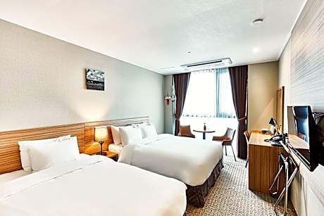 Family Twin Room
