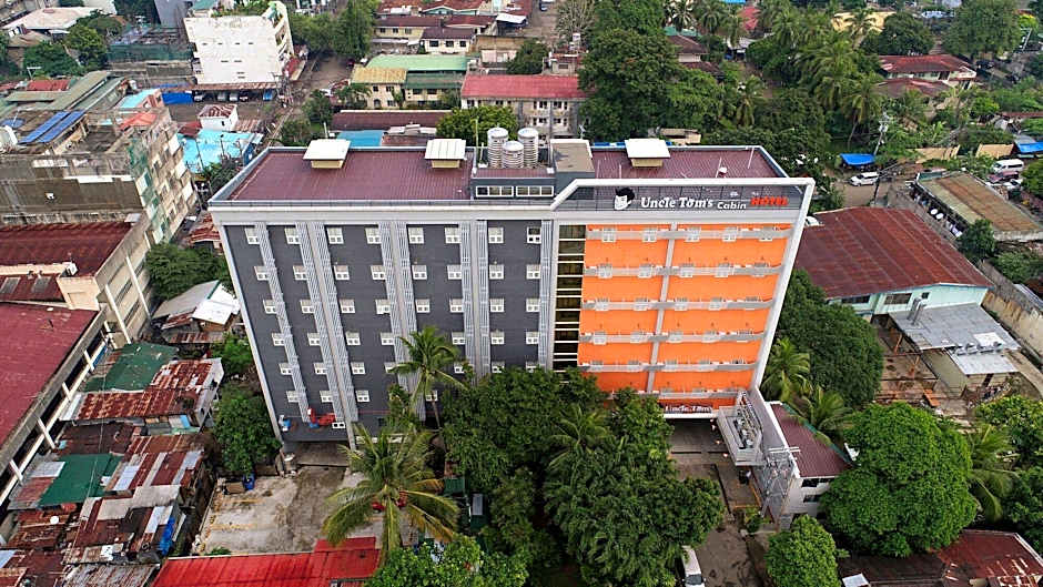Tom's Cabin Hotel