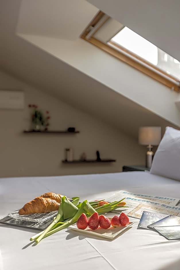 Leonis Restaurant & Rooms