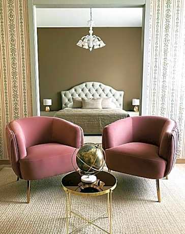 Executive Suite with Lake View