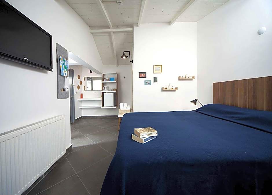 Maya Bistro Hotel & Beach