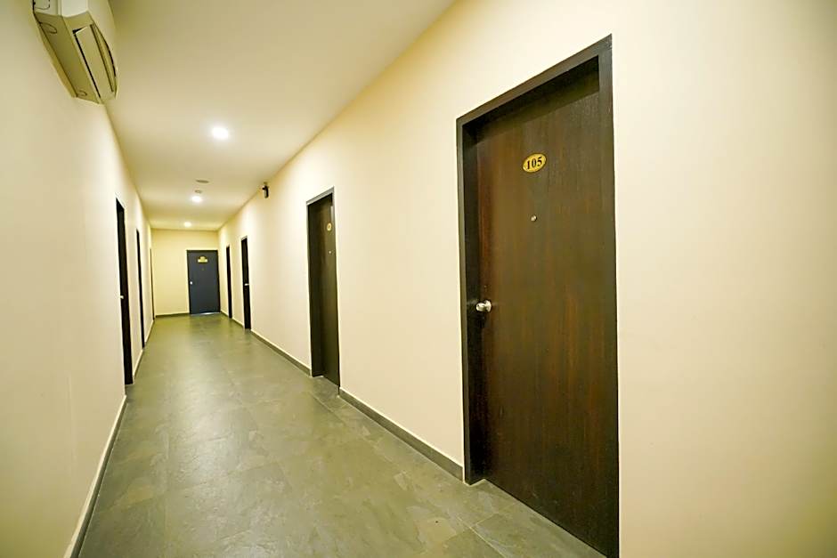 Super Townhouse Mookkannoor Tourist Home