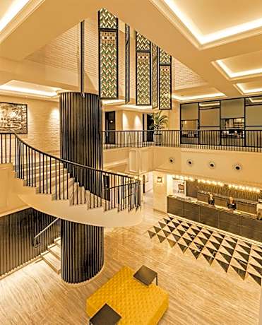 Lemon Tree Premier City Center Pune