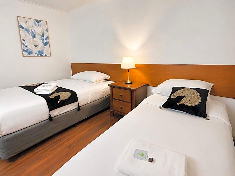 Beaconsfield Lodge Motel