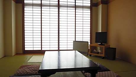 Japanese Style Room with Shared Bathroom 4-5 adult