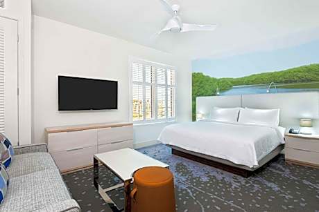 King Studio Suite - Hearing Access/Non-Smoking