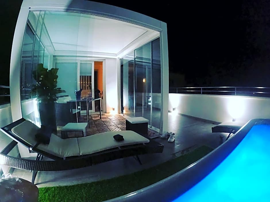 18 Dante Luxury Suites