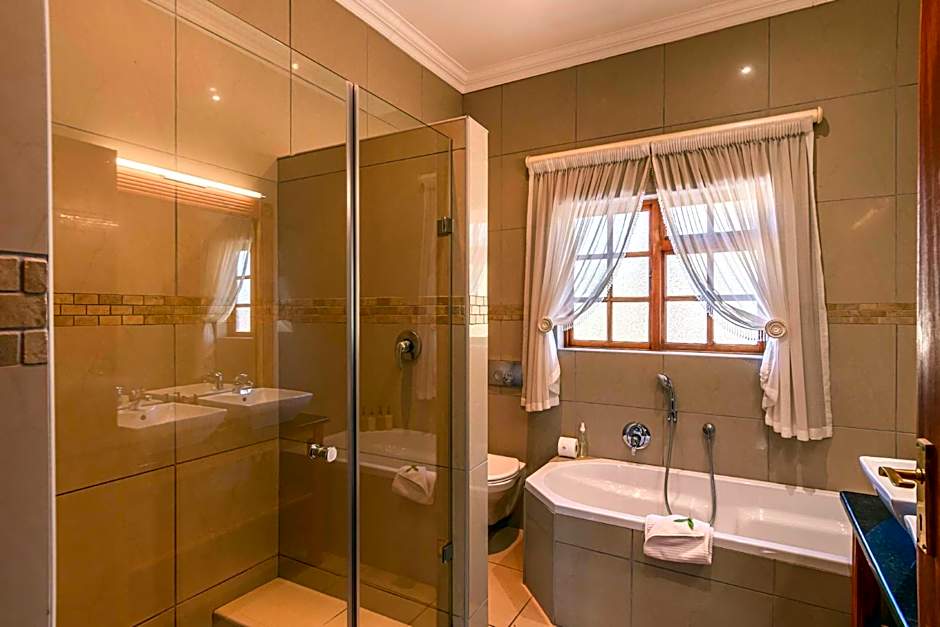 Mooiplaas Guesthouse