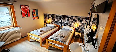 Twin Room with Private External Bathroom