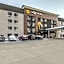 La Quinta Inn & Suites by Wyndham Cleveland - Airport North