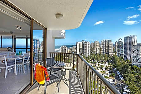 Three-Bedroom Family Garden View Apartment