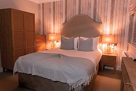 Family room - (King size bed, double sofa bed, lounge, fridge, coffee machine. kitchenette)