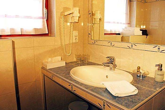 Hotel Edelweiẞ garni - b&b