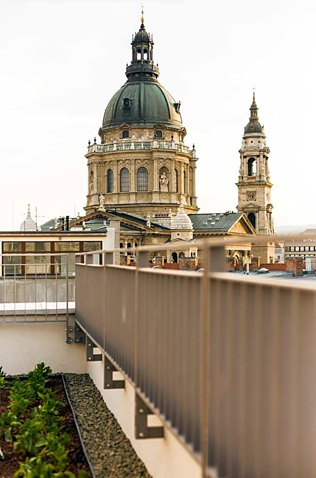 12 Revay Hotel