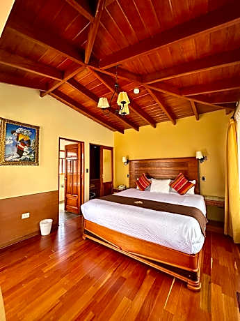 Deluxe Suite with Spa Bath