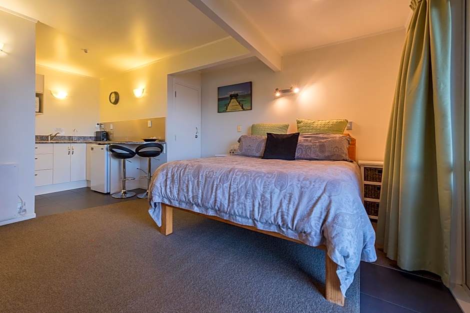 By the Bay Beachfront Apartments