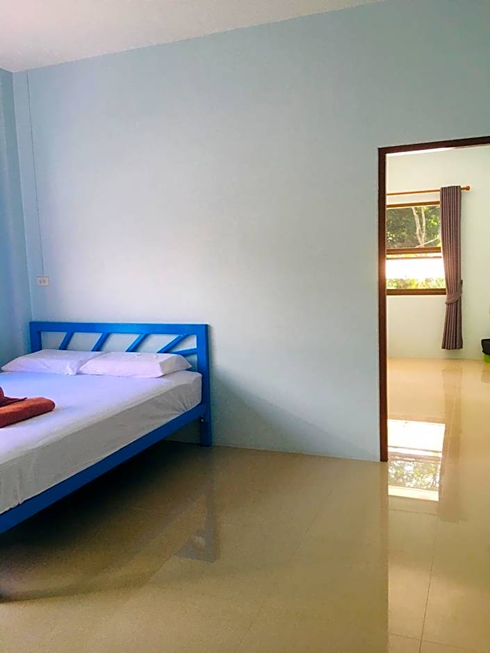 Khaosok Secret Hostel