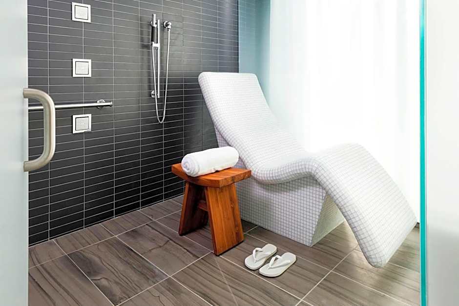 Le Meridien Columbus, The Joseph