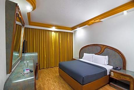 Standard King Room - Non-Smoking