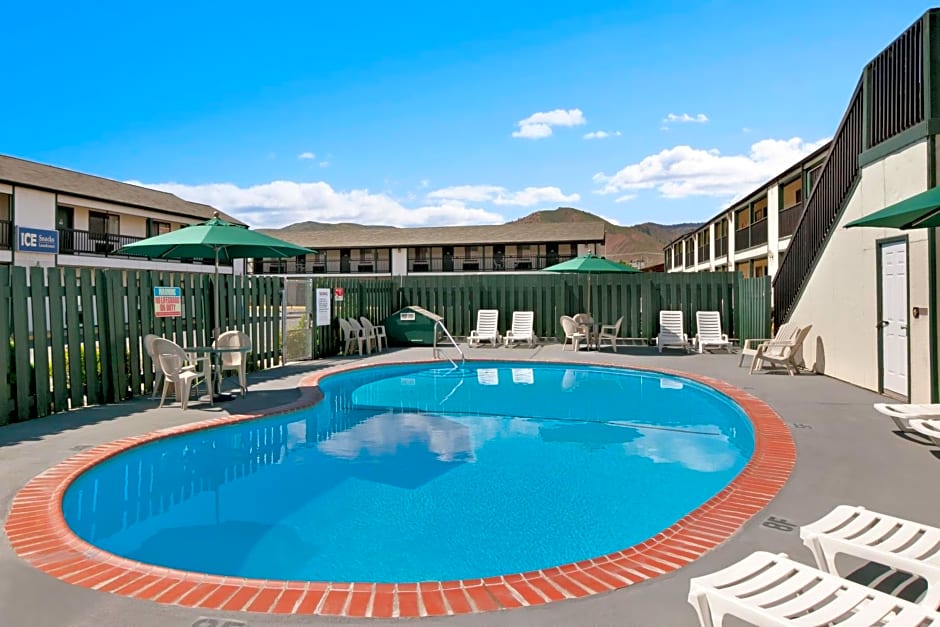 Travelodge by Wyndham Wenatchee