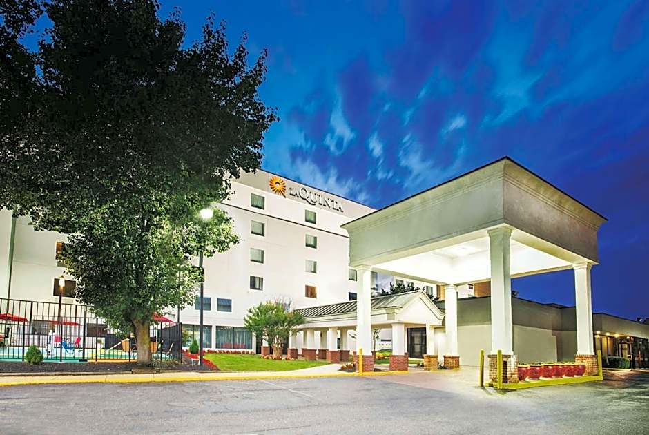 La Quinta Inn & Suites by Wyndham DC Metro Capitol Beltway