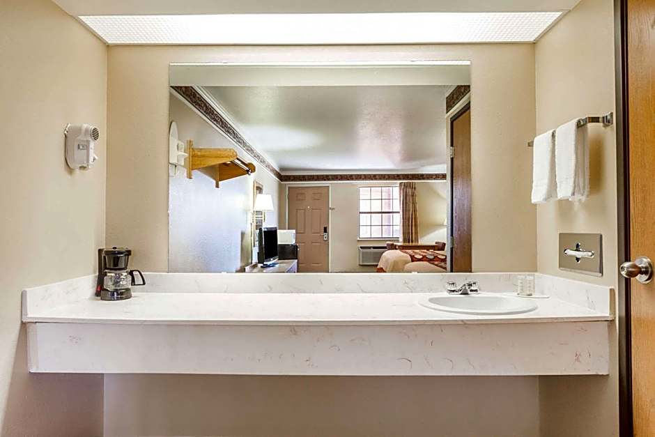 Super 8 by Wyndham Mount Vernon