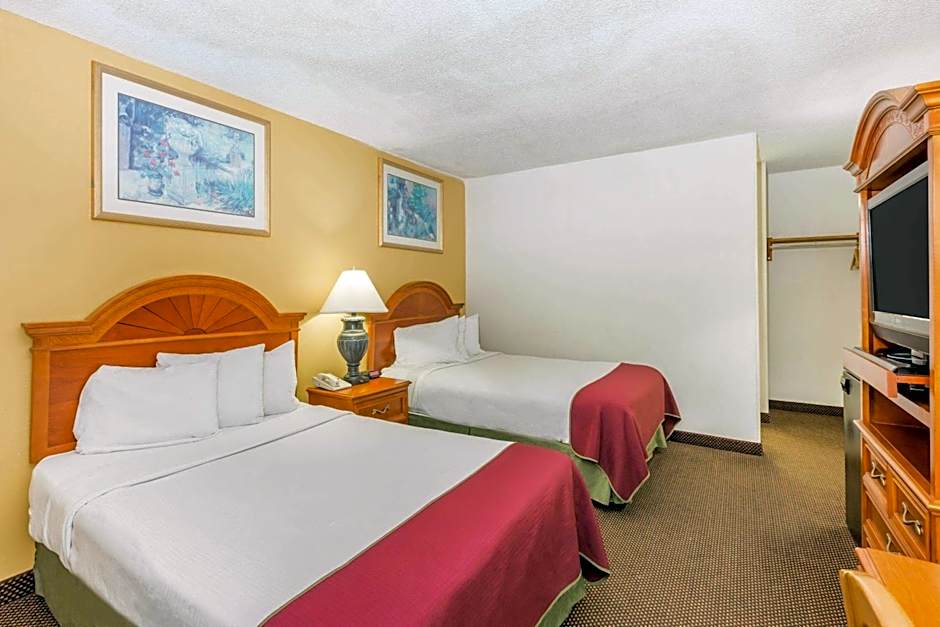 Days Inn by Wyndham Des Moines-West Clive
