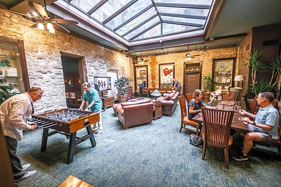 1905 Basin Park Hotel