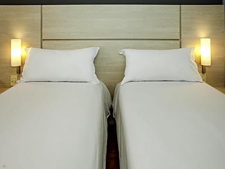 Standard Room, 3 Twin Beds (3 Twin Beds)