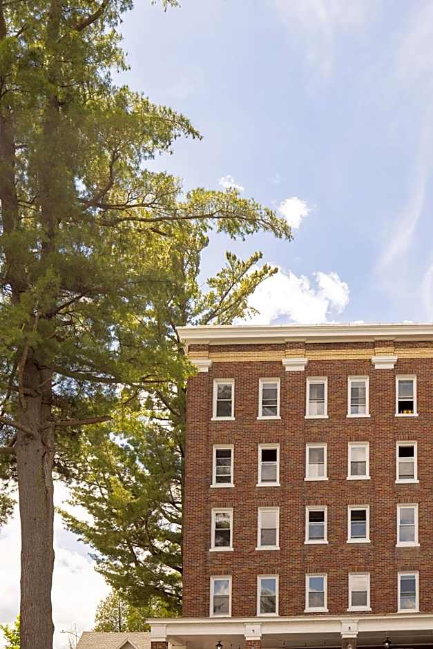 The Pines Inn