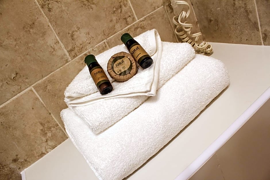 La Huerta Inn & Suites