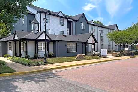 Dulles Suites
