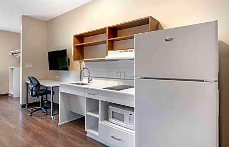 Studio with 1 King Bed - Disability Access - Non-Smoking