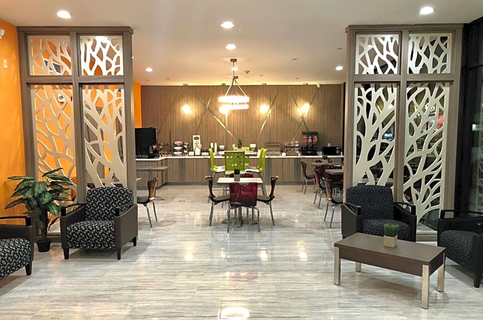 Baymont Inn & Suites Houston Hobby Airport