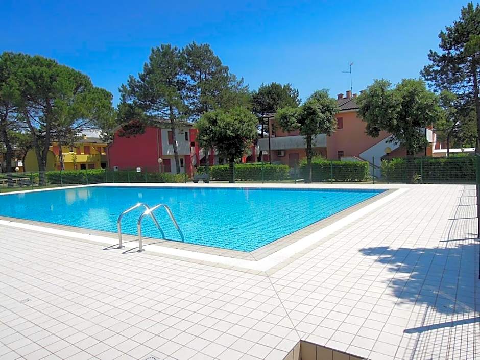 Bright flat in residence with pool - Beahost