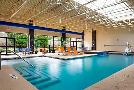 Holiday Inn and Suites Charleston West By IHG