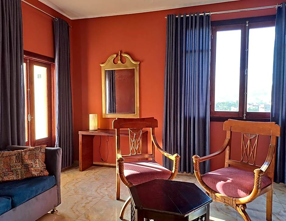 Thebes Hotel