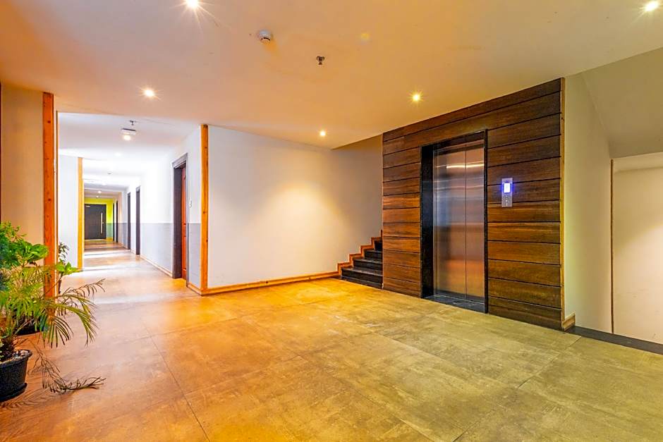 Yashshree Sanderling Mall Road