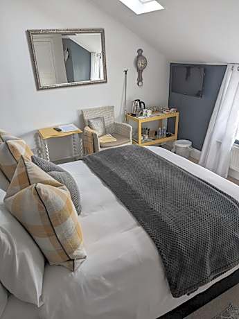 Double Room with En Suite Bathroom