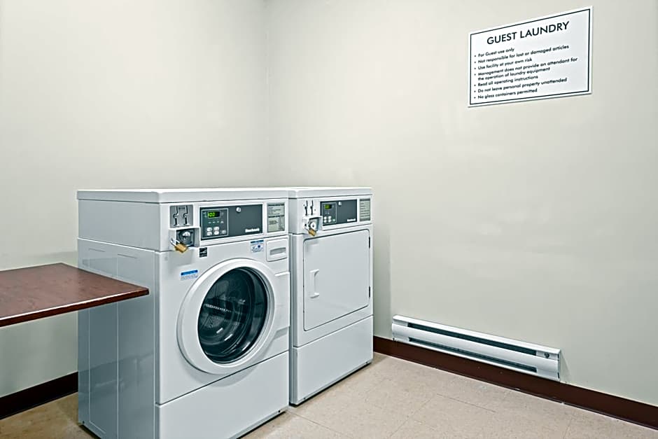 Days Inn by Wyndham Lamont