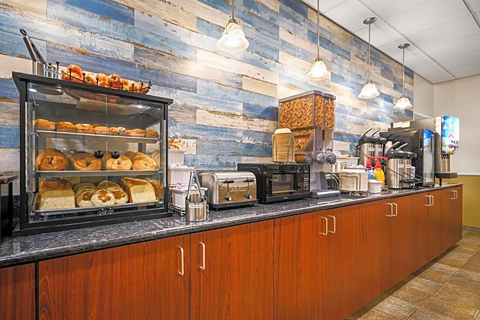 La Quinta Inn & Suites by Wyndham Stonington