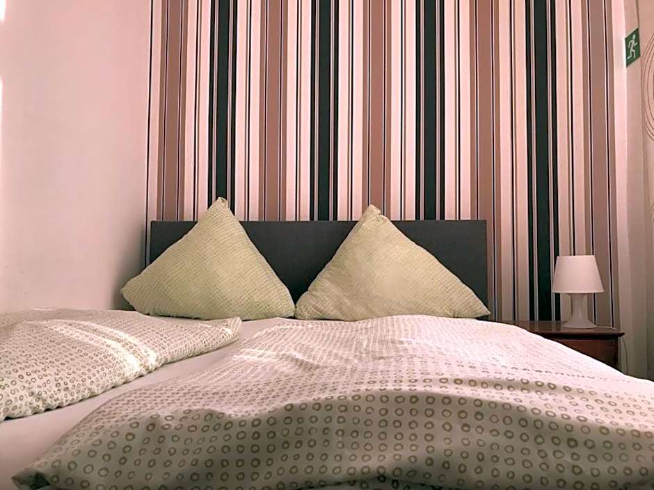 Balthasar Neumann Speiserei & Gästehaus - Zentrum Brühl -E-Ladestation, nähe Phantasialand