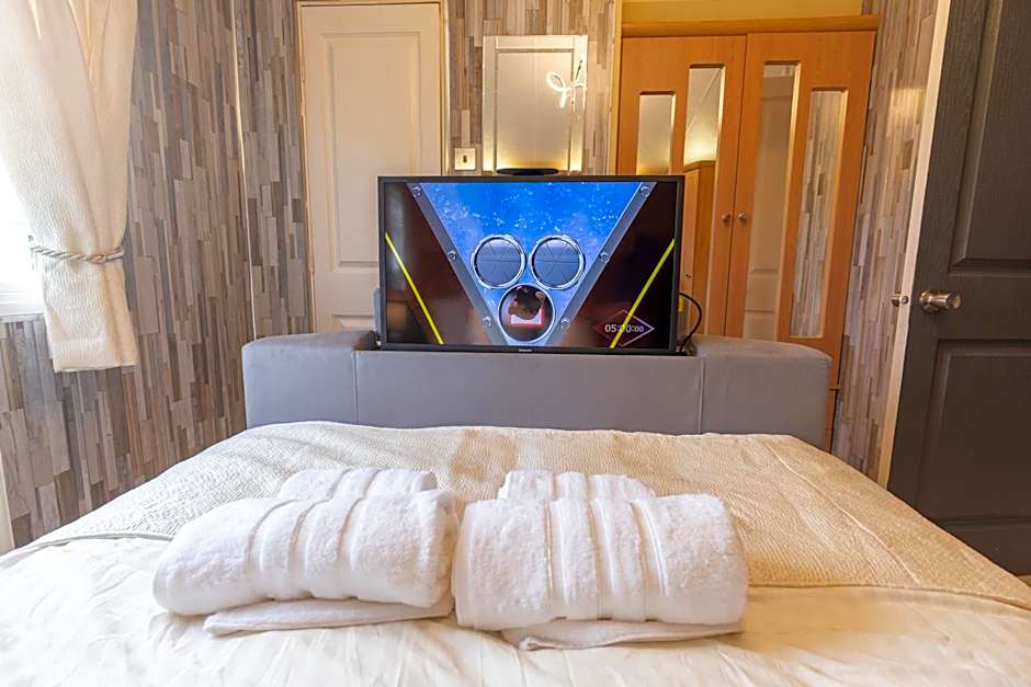 Tattershall VIP Retreat - Hot tub, stunning lakeside views, newly refurbished to an amazing 5 star standard