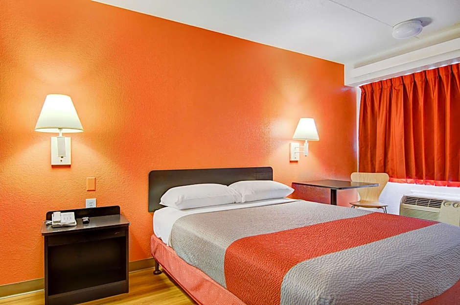 Motel 6-Springfield, MO - North