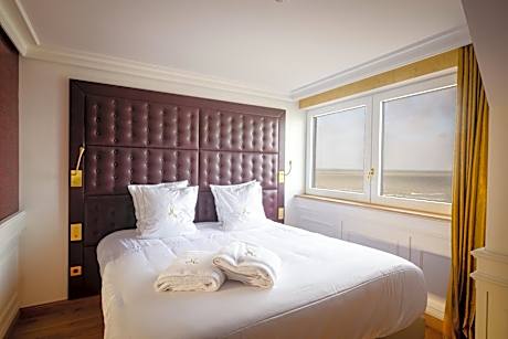 Deluxe Suite with Sea View