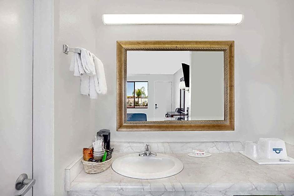 Days Inn by Wyndham Lost Hills